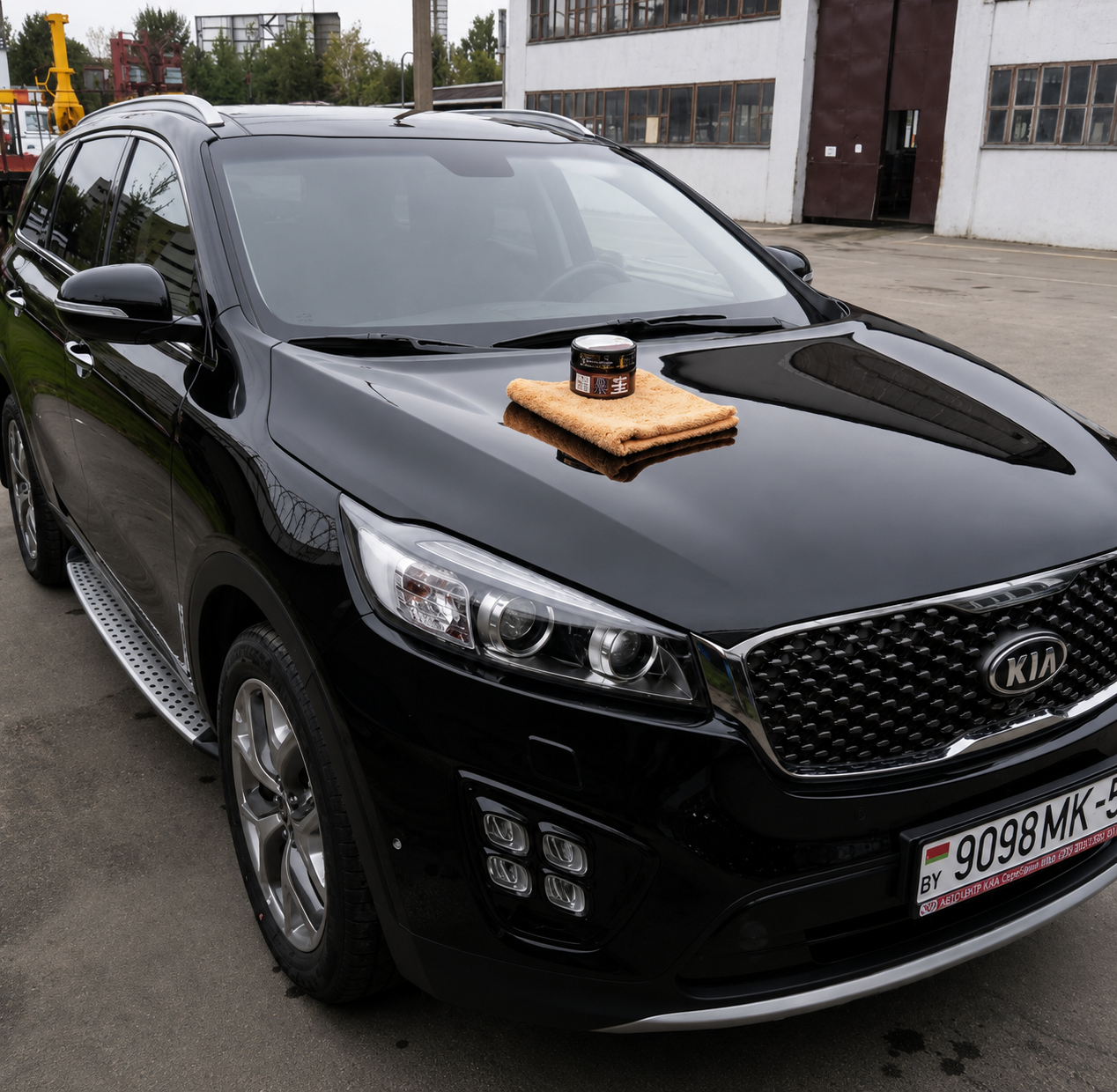 Нанесение твёрдого воска на автомобиль